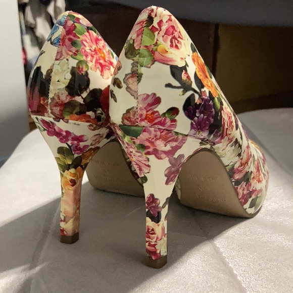 Floral pumps - Picture 3 of 5